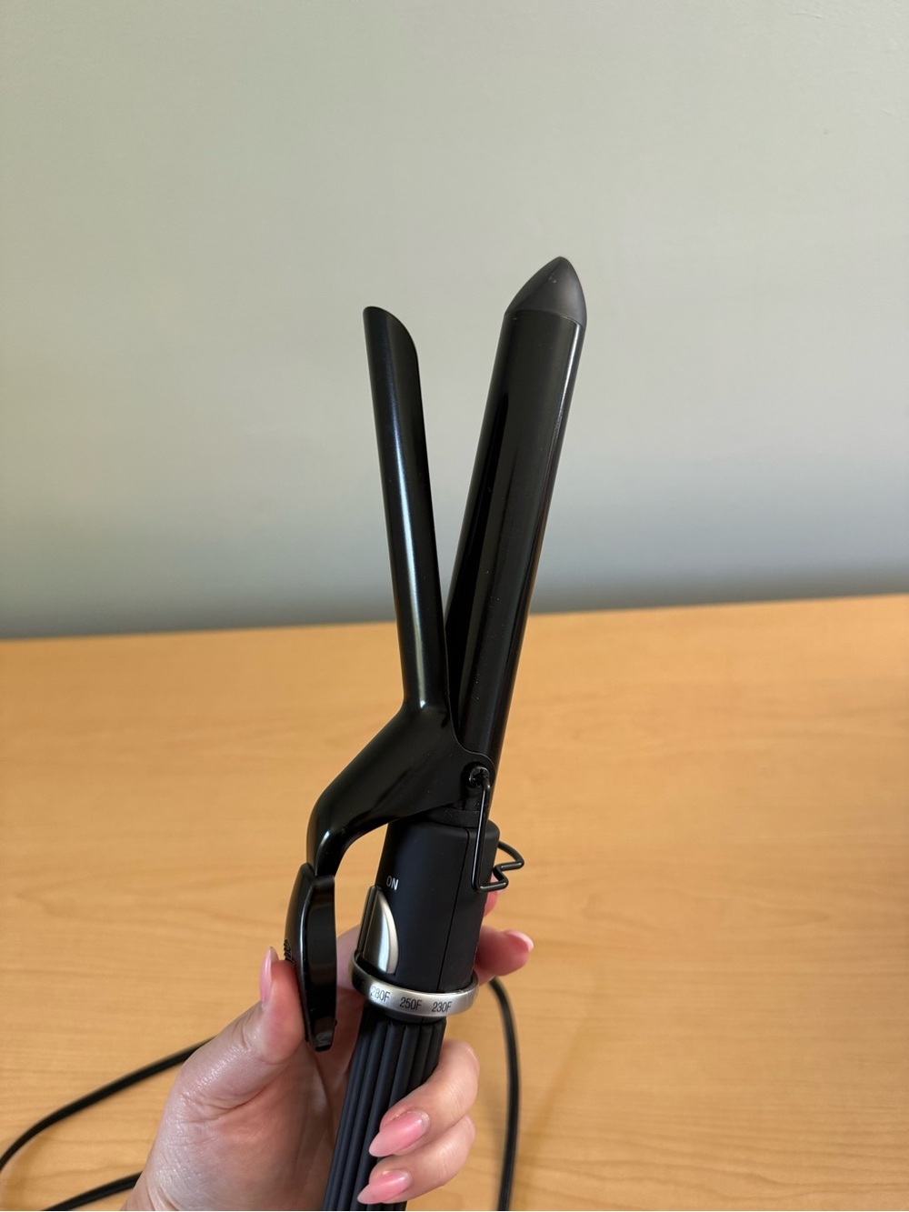 BaByliss Black Curling Iron - Picture 2 of 3